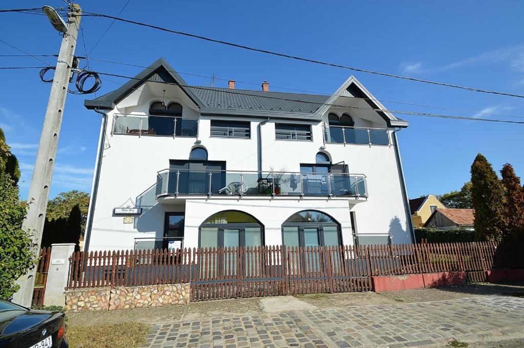 Nora Haz Hajduszoboszlo Hotel Luaran gambar