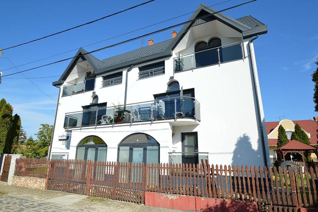 Nora Haz Hajduszoboszlo Hotel Luaran gambar